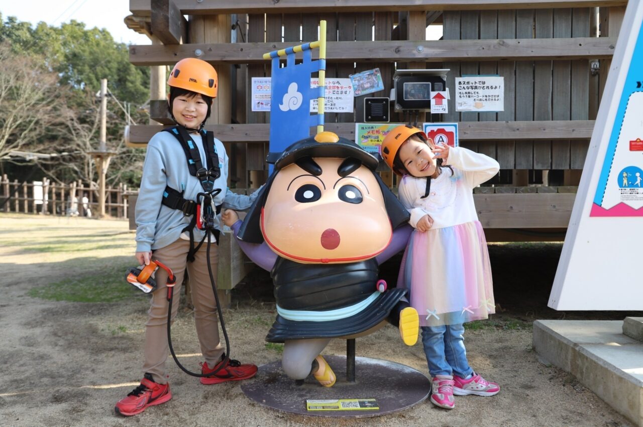 ニジゲンノモリ アニメ淡路島公園の人気アトラクション「クレヨンしんちゃんアドベンチャーパーク」をお得に楽しめる家族セットのチケットを7月19日に販売開始